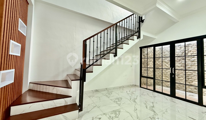 Hot Deal! 2-Story House in Sentul City Only 1.8 M Already with SHM 2