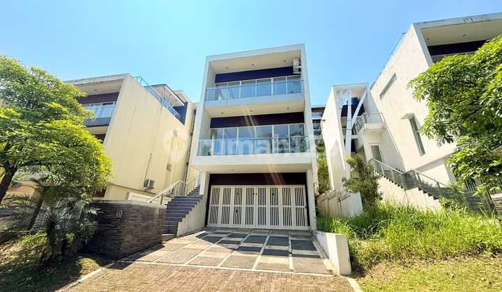 Hot! Rumah 3 Lantai Rooftop Sentul City Harga 5,5 Miliar Nego Hot! Rumah 3 Lantai Rooftop Sentul City Harga 5,5 Miliar Nego