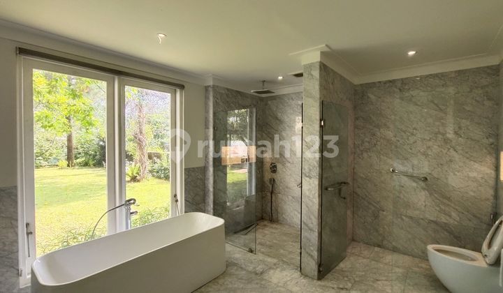 Rumah Mewah View Golf Dengan Kolam Renang Dilengkapi Furnish Dan Sudah SHM Di Sentul Ciity Bogor