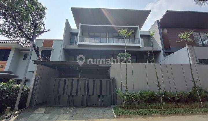 Rumah Dengan Lift Dan Private Pool Depan Green Area Dan Dekat Exit Tol 1