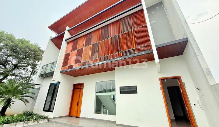 Rumah Baru Type Modern Tropis dengan Kolam Renang dan View Pegunungan di Sentul City Bogor Rumah Baru Type Modern Tropis dengan Kolam Renang dan View Pegunungan di Sentul City Bogor