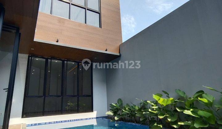 Rumah Modern, 2 Lantai Baru di Lengkapi Private Pool, Lift, Depan Green Area 5 Menit Dari Exit Tol di Sentul City, Bogor 2