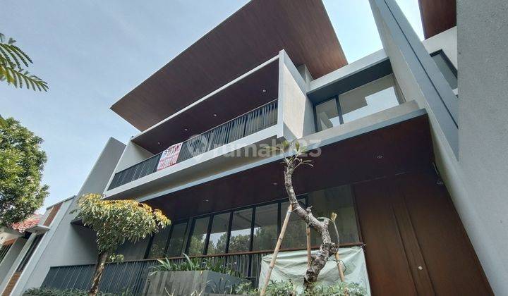 Rumah Modern, 2 Lantai Baru di Lengkapi Private Pool, Lift, Depan Green Area 5 Menit Dari Exit Tol di Sentul City, Bogor 1