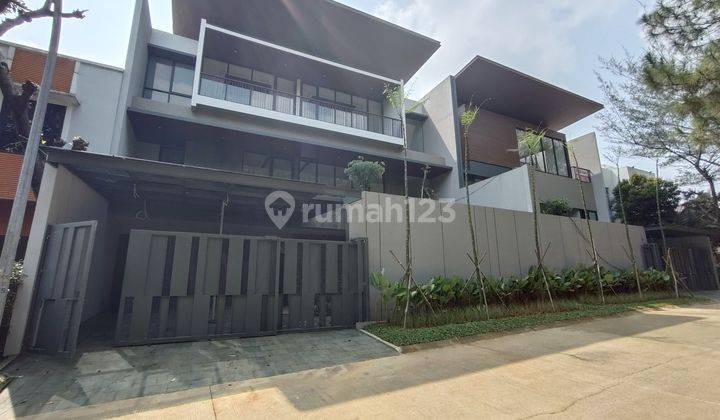 Rumah Dengan Lift Dan Private Pool Depan Green Area Dan Dekat Exit Tol 2