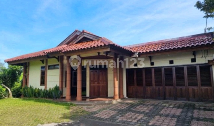 Grand 2-Story House 669m 4+2BR Freehold Title in Cempaka Hijau Housing Ciputat