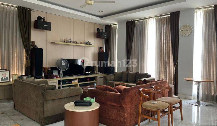 Rumah Hoek 3 Lantai Luas 396m2 Type 5+2kt di Pluit Penjaringan Jakarta Utara 1