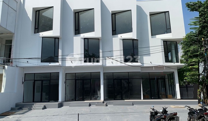 Ruko Siap Pakai 3,5 Lantai Luas 6x16 96m2 di Muara Karang Pluit Jakarta Utara Ruko Siap Pakai 3,5 Lantai Luas 6x16 96m2 di Muara Karang Pluit Jakarta Utara