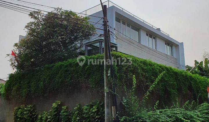 Rumah Hoek 4 Lantai Luas 441m2 Type 4+2kt di Sunter Jaya Jakarta Utara 2