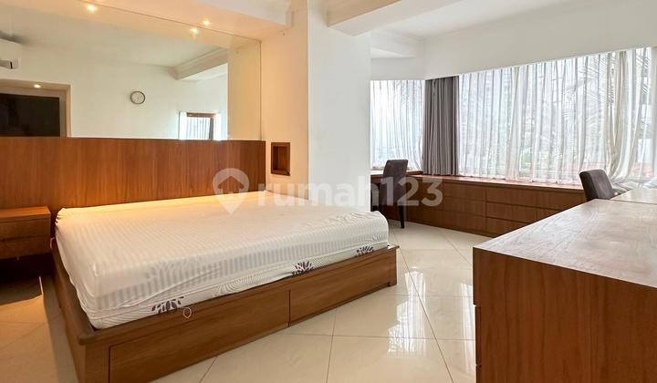 Apartment 3BR Condominium Murah dan sudah Renov di Taman Anggrek Dengan Swiming Pool View 2