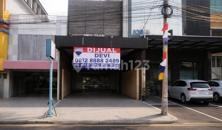 Price Reduced! 3-Story Pluit Kencana Shop House 5X30, Strategic Location Facing Main Road
