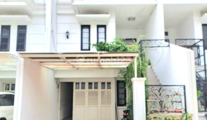 Rumah Semi Furnished 3 Lantai Dalam Townhouse Di Jalan Kesehatan Jaksel 1