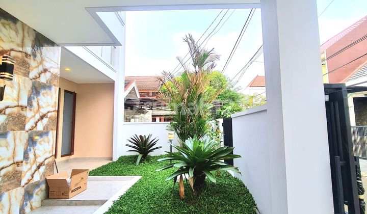 Rumah Baru Modern Design Dengan Balkon Luas di Sektor 5 Bintaro Jaya
