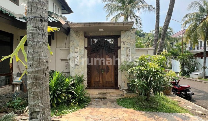 Rumah Hoek dengan Private Pool Dalam Cluster Premium di Sektor 9 Bintaro Jaya 2