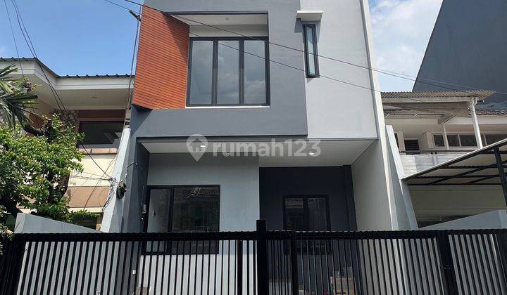 Rumah Modern Baru Bagus  di Janur Kuning, Kelapa Gading 1