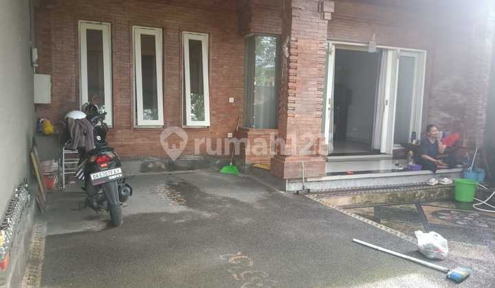 For Sale 4-Bedroom House in Sading Badung 2