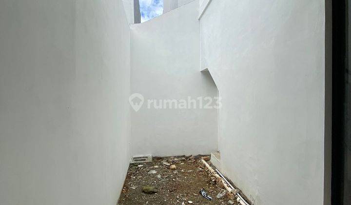 Rumah Mewah 2lt Ada Rooftopnya Bisa Kpr Dp 5 Jt Free Biaya, Pagar 3
