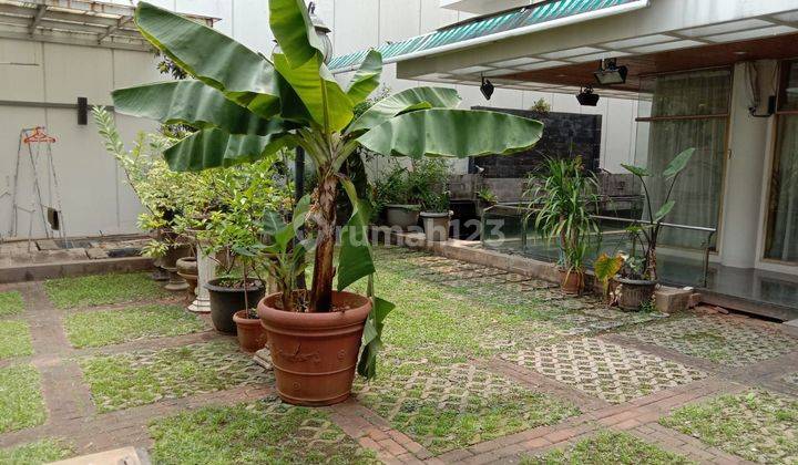 Rumah Hoek Mewah di Intercon Kebon Jeruk  2