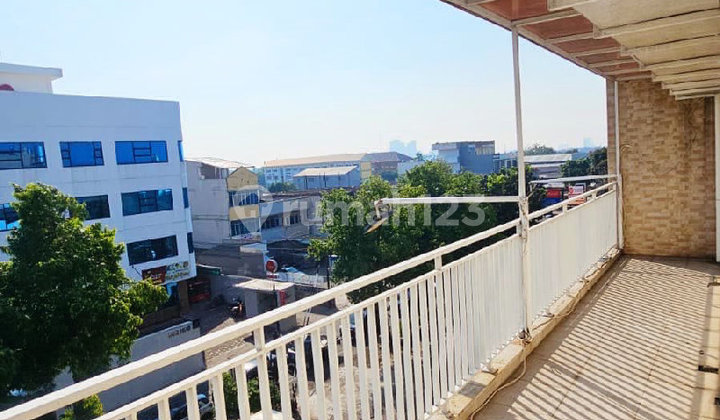 Twin Shop Rental with Lift Access in Kembangan, West Jakarta 2