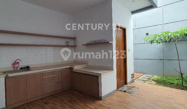 New 2-Storey Ready-to-Live House in a Cluster, 500M from Kbp Bandung New 2-Storey Ready-to-Live House in a Cluster, 500M from Kbp Bandung