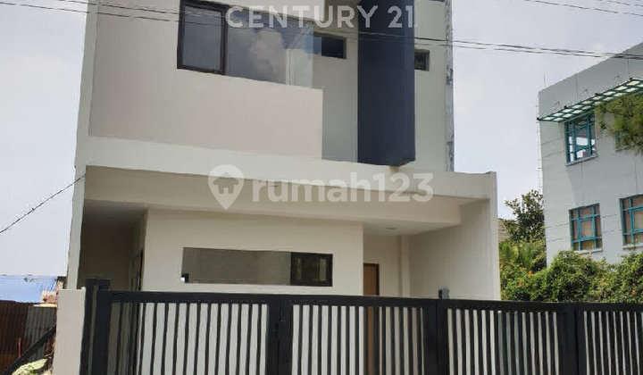 Rumah Minimalis 3 Lantai di Padasaluyu Kota Bandung