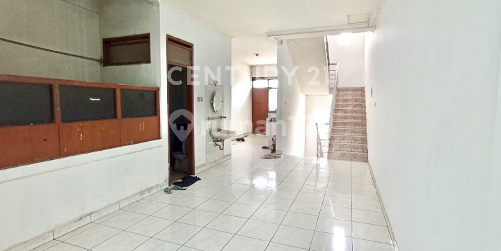 3-Storey Shop House on Main Road, Ready to Occupy in Dewi Sartika, Regol, Bandung