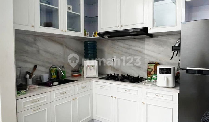 2.5 Story Furnished House Sukabumi Kebon Jeruk West Jakarta 2