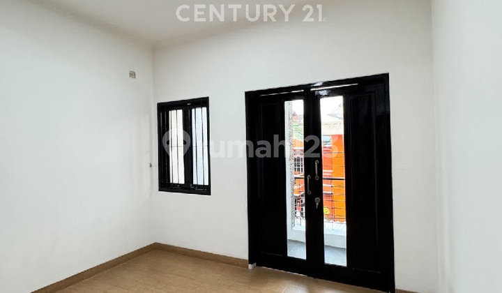 Strategic House for Sale in Kebon Jeruk, West Jakarta 2