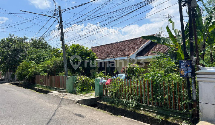 Beautiful Home with Land Count on Flamboyan Street, Purwakarta Beautiful Home with Land Count on Flamboyan Street, Purwakarta