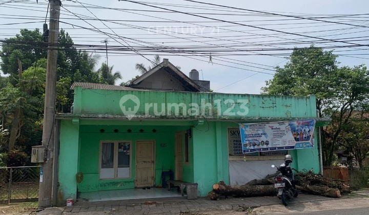 House Can Be Used for Business Place on Cut Nyak Dien, Sumedang