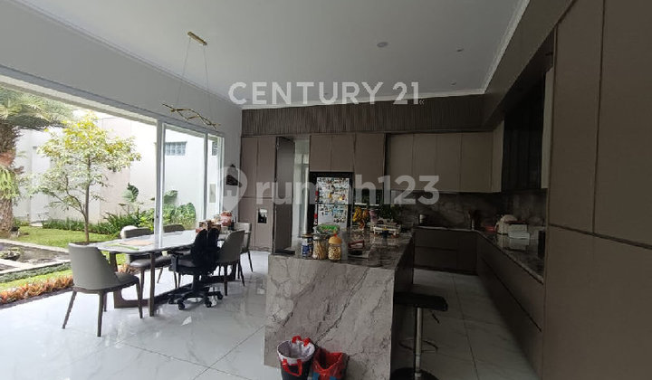 Very Well-Maintained Luxury House In Setiabudi Regency, Bandung 2