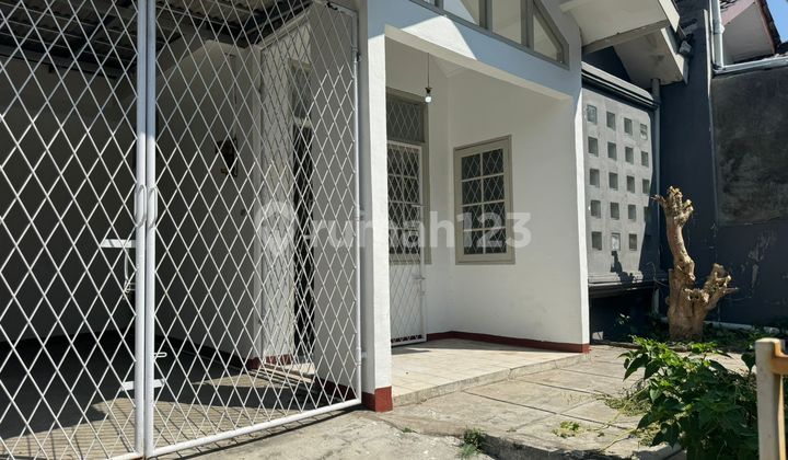 Strategic House in Bandung City, 1 Kilometer to Pasir Koja Toll Road. Strategic House in Bandung City, 1 Kilometer to Pasir Koja Toll Road.