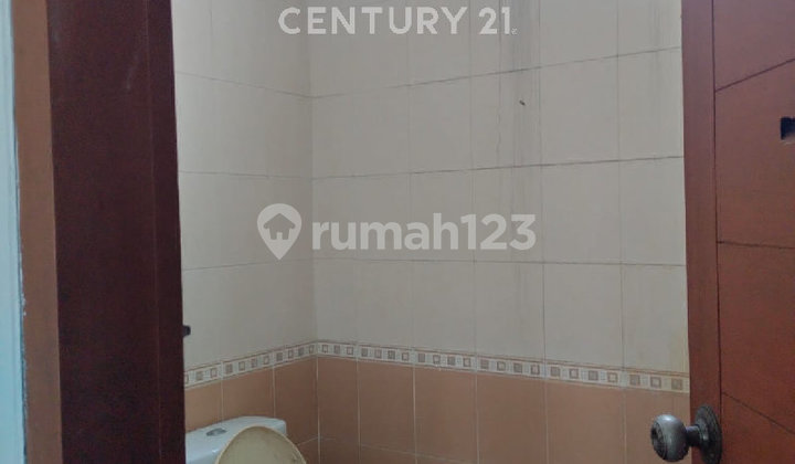 Ready-to-Use 2-Story Shophouse in a Strategic Location, Cisaranten, East Bandung 2