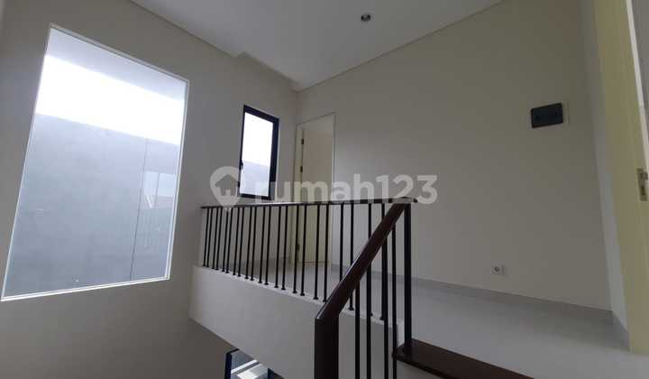 Rumah Bagus Unfurnished HGB Citraland, Surabaya 2