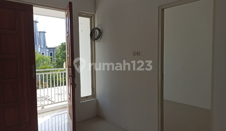 Rumah 2 Lantai Bagus Unfurnished SHM di Wiguna Timur, Surabaya