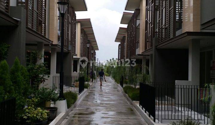 Rumah 2 Lantai Bagus SHM di Wisata Bukit Mas Notredame, Surabaya 1