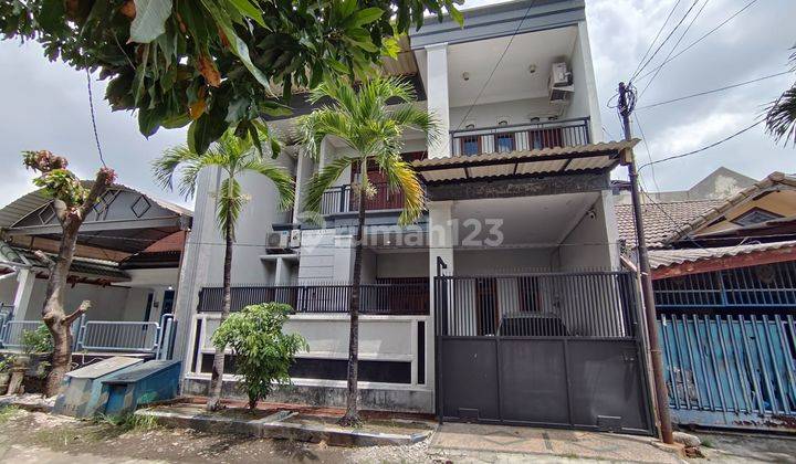 Rumah 2 Lantai Bagus SHM di Taman Pondok Jati, Taman Sidoarjo 1