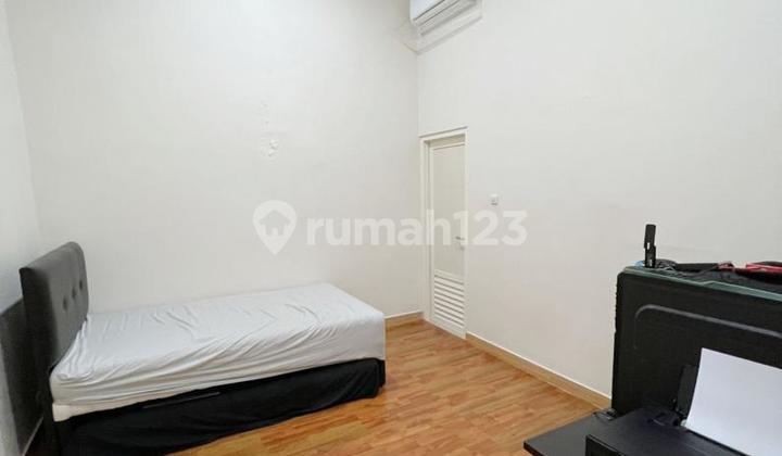 Rumah 2 Lantai Baru Semi Furnished Sertifikat Hak Milik di Sutorejo Utara, Surabaya 2