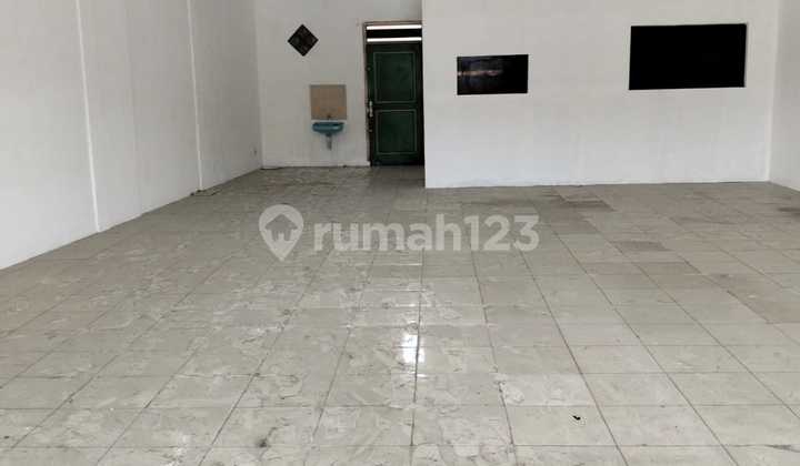 For rent, ready-to-use shop house, zero on the main road Mastrip, strategic for various businesses. 2