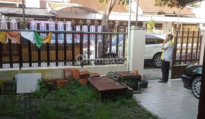 Rumah 2 Lantai Bagus SHM di Jemursari, Surabaya 2