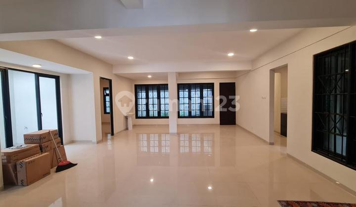 For sale, a minimalist house with a total renovation. Like new.