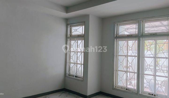 Rumah di Taman Palem Lestari 2 Lantai Baru 1