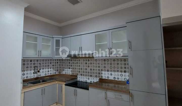 House, SHM (Certificate of Ownership), in Cengkareng, 2 Floors Malibu Cengkareng