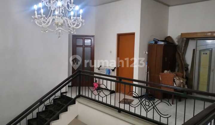 Rare Wide 10-Meter Main Road Ready to Occupy! For Sale: Pondok Indah Wiyung Garden House, West Surabaya 2