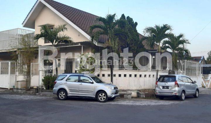 Murah Rumah besar Hoek - Jual Rumah Taman Pondok Indah Wiyung 1