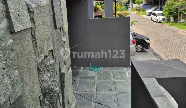 New, Fresh 3-Story Prime Location on West Radial Road ~ Just a Step to Pakuwon Mall Gwalk Modern Market ! For Sale Citraland Main House West Surabaya 2