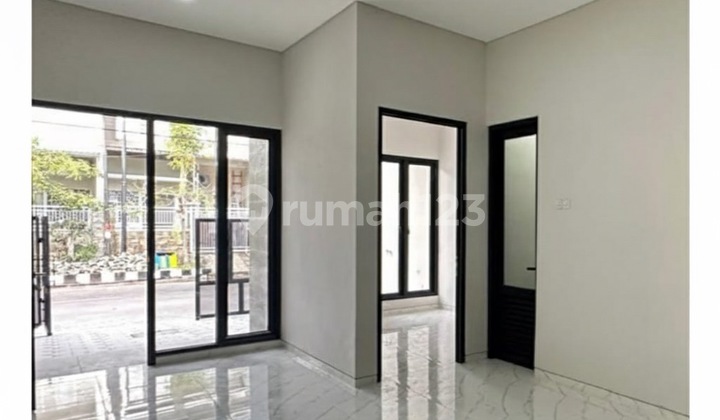Row 4mobil Rumah Gress Di Jalan Utama ! Jual Rumah Baru Minimalis Kutisari Indah Surabaya Selatan 2