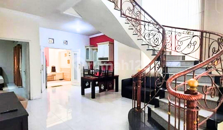 Lebar 10 Rumah Full Furnished Siap Huni 2lantai ! Jual Rumah Tenggilis Utara Surabaya 2