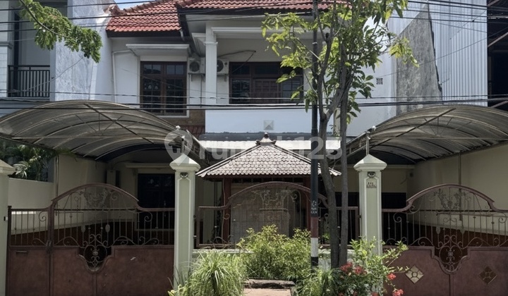 Rare Wide 10-Meter Main Road Ready to Occupy! For Sale: Pondok Indah Wiyung Garden House, West Surabaya