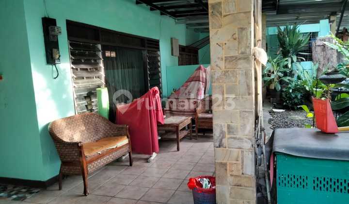 For Sale, House Suitable for Business Location, Strategically Located on Jl. Sambas, Kebayoran Baru, South Jakarta.