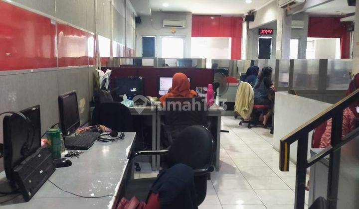 Ruko 3 lantai  ( ada 2 unit ruko) di Jl Mampang Prapatan Jakarta Selatan 2